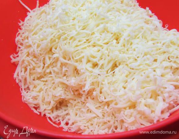 Сыр натереть на мелкой тёрке. 