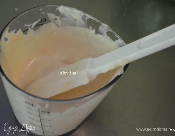 Смешаем для соуса 5 ингредиентов в емкости.