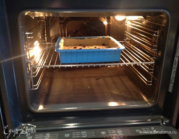 Выпекайте в духовке пока не подрумянится, примерно 25-30 минут. 