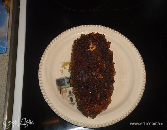 Делаем ароматное масло:
Чеснок чистим и кладем в ступку, чуть-чуть помнем, потом добавляем тимьян и шалфей, перец чили, чистим и режем и тоже добавляем в ступку, и щепотку соли. Хорошо толчем, чтоб получилось пюреобразная паста. Выкладываем всю пасту в миску и туда же добавляем масло и нарезанный укроп мелко и петрушку, хорошо перемешиваем. Потом всю массу выкладываем на пищевую пленку и заворачиваем в форме конфетки, кладем в холодильник, чтобы охладилось.