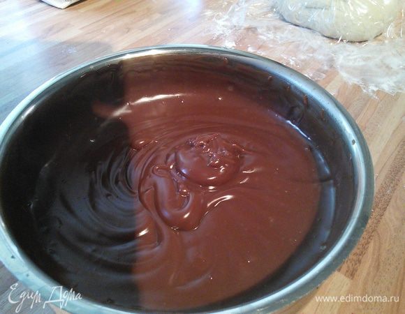Заварите до густоты. Накройте пленкой и полностью охладите.