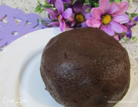 Затем всыпать мучную смесь и быстро замесить мягкое тесто. 