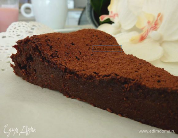 Посыпать какао или украсить по желанию.  
Очень вкусно поддавать с взбитыми сливками или ванильным мороженым с клубникой. 