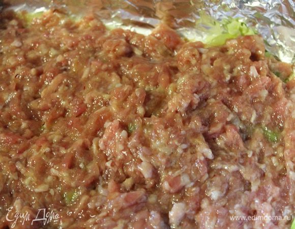 .. затем половину фарша..