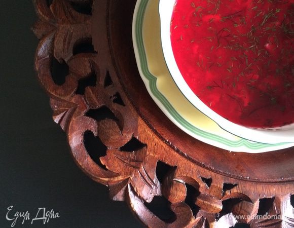 Редиску тоненько порезать и добавить в суп. Подавать.

