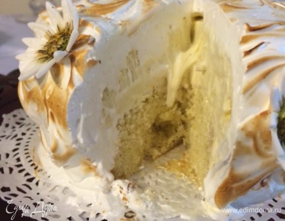 Подавать немедленно. на фото торт "поплыл", так как гости опоздали :).