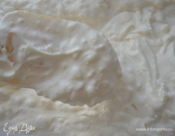 аккуратно подмешать к рисовой массе, переложить в  контейнер с крышкой и убрать его в морозилку. примерно через час его надо перемешать как следует, потом еще пару раз тоже с интервалом в 1 час! 