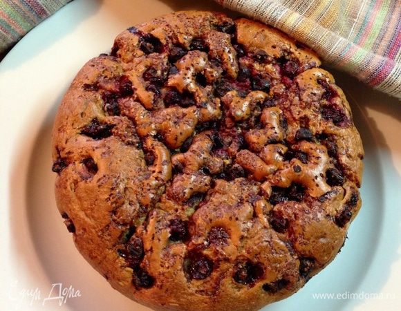 Но при остывании верхушка совсем немного осядет. 
Остужаем в форме пирог, вынимаем его......