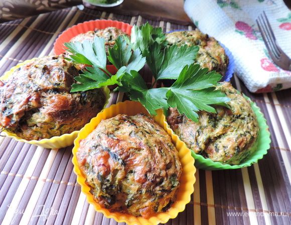 Выпекаем кексики в разогретой до 180 градусов духовке 30-35 минут. Они должны немного подняться и хорошо зарумяниться. Серединка готовых кексиков слегка пружинит при нажатии.