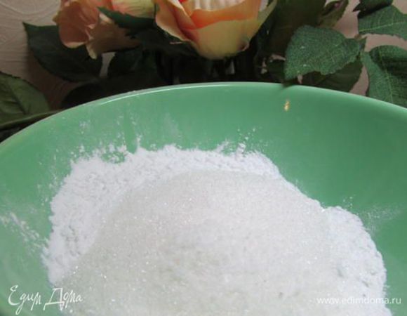Соединить крахмал (ложки с большой горкой), сахар, соль. 