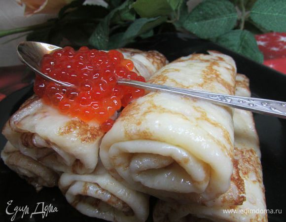 Холодные блины можно порезать как лапшу и есть с молоком, горячие с маслом, а можно и с икрой.
Очень вкусно!
Приятного аппетита! 