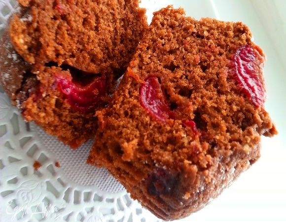 На стол подавать хорошо остывшие кексы. Можно посыпать их  сахарным песком. Приятного аппетита!!!

