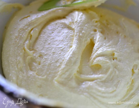 Аккуратно ввести их в творожную смесь, добавить ароматную ваниль и лопаткой перемешать.