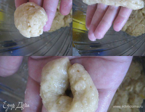 Для формирования печенек - отщипывать небольшие кусочки от основного теста. Скатать в колбаску. Сформировать колечки, соединив концы.
Выложить печенье в формы, присыпать сахаром, выпекать 15-20 минут, при Т 180 С.
* Выкладывать печенье лучше подальше друг от друга, тесто поднимается)