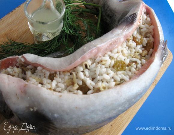 Наполнить  брюшко рыбы этой массой. 
