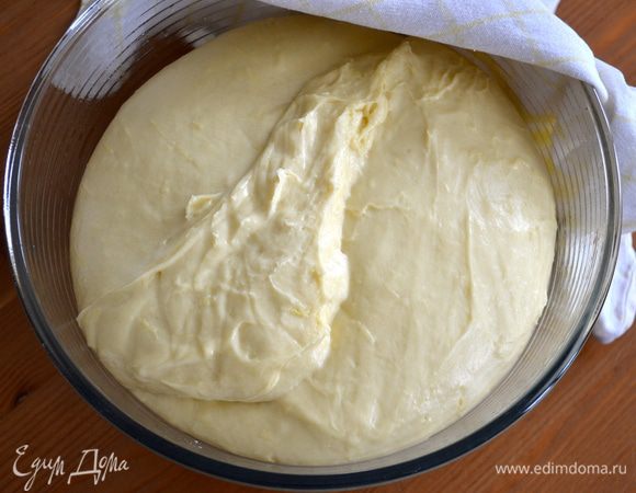 Через час тесто хорошо поднялось...