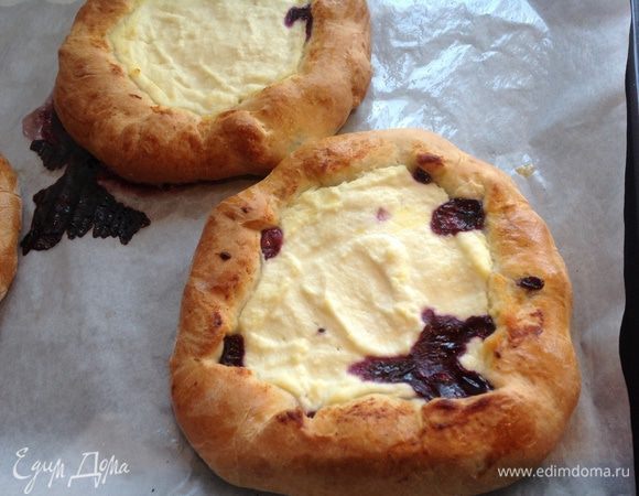 Выпекайте в духовке при 160 градусах 30 минут, пока не подрумянятся.