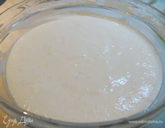 Аккуратно чтобы не посадить меренгу соединяем ее со сливками и миндальной смесью. По необходимости можно добавить миндальную эссенцию. 