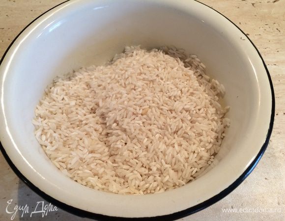 Рис промыть в холодной воде 4-5 раз.