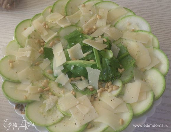 Ну и заключительный штрих - сверху посыпать крупной солью и свежемолотым перцем.