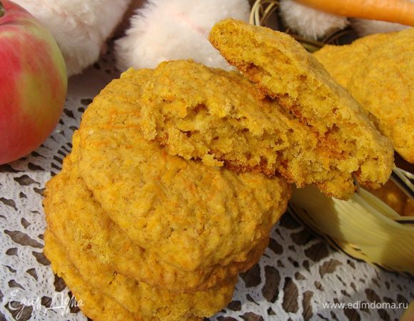 
Сформировать шарики, тесто немного липнет к рукам, это нормально... 
Слегка приплюснем и положим на противень... 
Выпекаем около 30 мин при 180 гр, может и меньше времени понадобиться, смотрите по вашей духовке. 