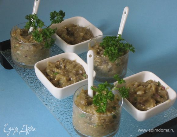 Разложить по тарелочкам.