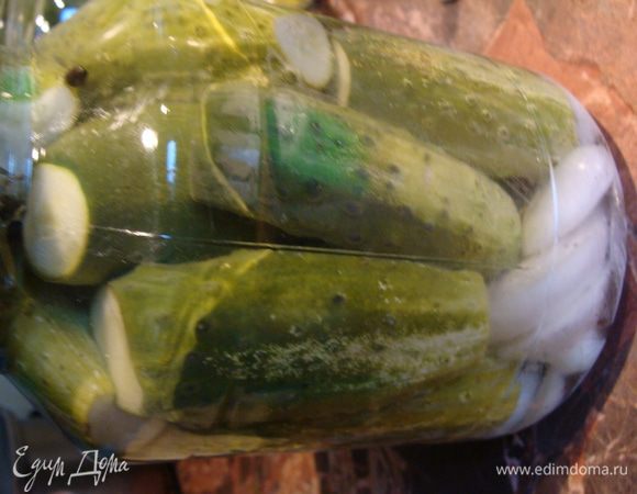 Достаем баночку и закатываем. Я не укрываю. Можно укрыть, но не на долго.