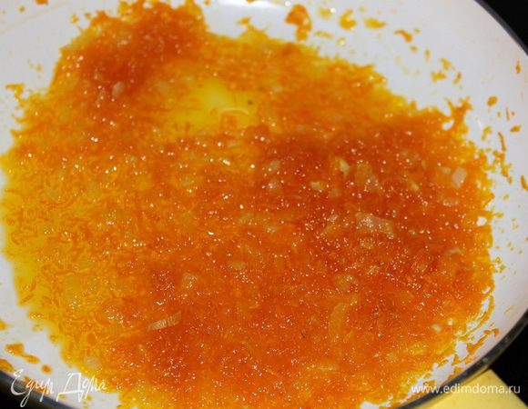 Обжаривать на среднем огне, до золотистого цвета.