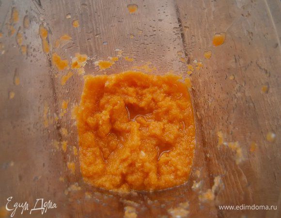 Кабачок и морковь очистить,  и измельчить в блендере.