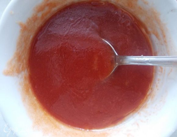 Добавить соль и масло,тщательно перемешать.