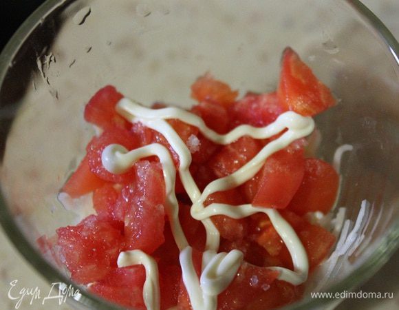 Опять помидоры, соль и майонез..
