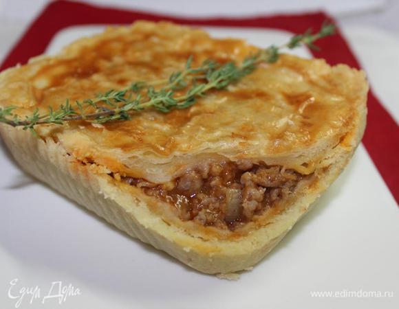 Что сказать… Вкусно!!! Девушки такую порцию пирога (как у меня) может и не осилят (скорее всего поделят пополам), а вот для мужчин - самое то!!! 
Песочное тесто, обилие сочной насыщенной вкусами и ароматами начинки и слоеная корочка сверху…… 
Это вкусно!!! Не даром пирог стал национальным блюдом.
Может и вам захочется на вечер перенестись в далекую Австралию….
А пока угощайтесь!!!
