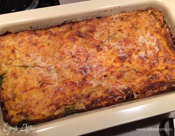 Выложить оставшееся овощное пюре, разгладить поверхность и разложить кусочки сливочного масла. Выпекать в разогретой духовке 40 мин. при температуре 190 С.
Перед тем, как выключить духовку, я присыпала верх запеканки натертым на мелкой терке пармезаном (это по желанию).
И вот что получилось !
Приятного аппетита !!!