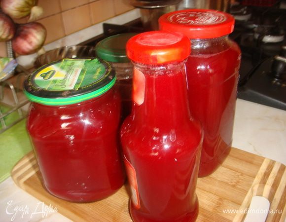 Между делом готовила сироп из малины на зиму).