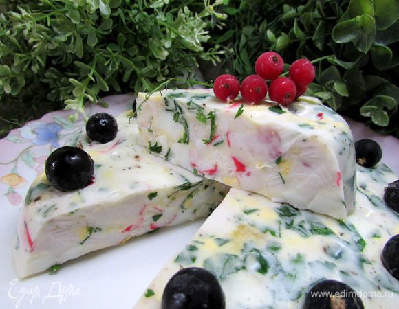 Затем снять фольгу, перевернуть форму на блюдо и нарезать ломтиками.
Приятного аппетита! 