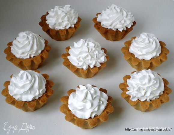 Поверх повидла отсадить крем. 