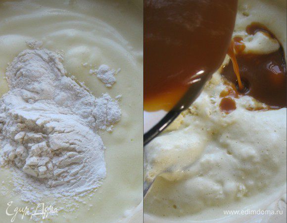 В два приема в яичную смесь добавить мучную.
Далее, добавить остывшую сгущенную смесь.
Быстро замесить тесто, аккуратно перемешивая.
