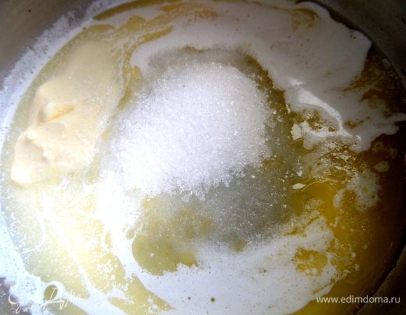 Добавим сахар,чтобы растопился на огне. Можете его и больше добавить любители сладенького)))