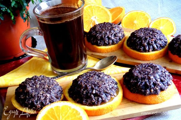 С такой пастой можно приготовить,например,овсяное печенье очень вкусное! http://www.edimdoma.ru/retsepty/67889-ovsyanoe-pechenie-bez-vypechki