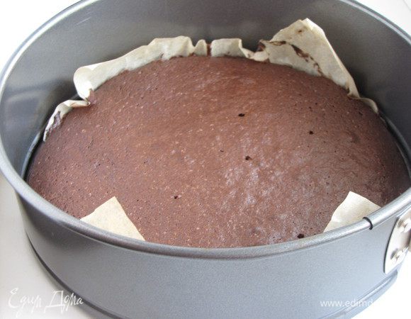 Выпекать корж 10-12 минут при 180 град. Готовность проверить спичкой. Дать остыть.