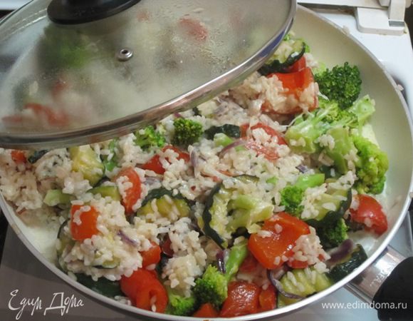 Тушить под крышкой 15 минут.