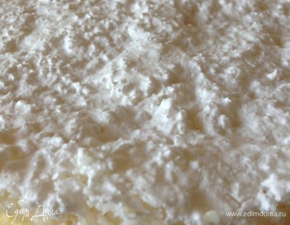 После снимем боковую часть формы, проведя аккуратно по краю ножом и поставим в холодильник на несколько часов. Желательно на ночь. У меня столько и стоял.
