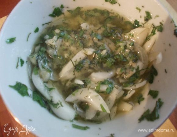 Все смешать,добавить масло(у меня ароматное,базарное)уксус,горчичку,немного посолить и перемешать.