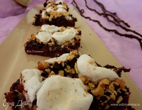 Вытащить из формы и нарезать на 16 квадратов . 