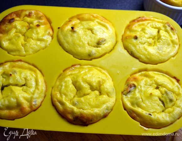 Запекать в разогретой до 180С духовке 20-25 мин.
После полного остывания, аккуратно достать сырники.

Смачного :) 