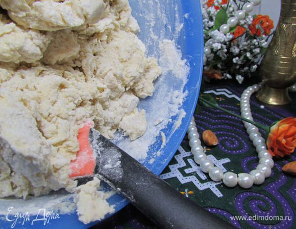 ...муку. И замесить мягкое тесто.