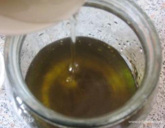 Мятную водку процедить через марлю.
Добавить остывший сахарный сироп. Перемешать.
Разлить в бутылки с плотной пробкой.
Хранить в темном , недоступном для детей месте.
