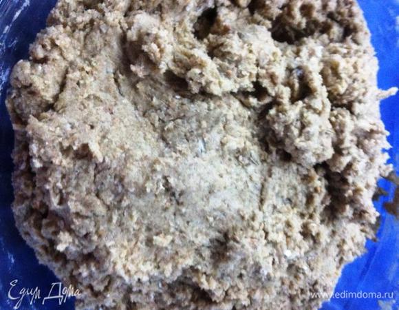 К полученной смеси добавить мучную смесь и перемешать.