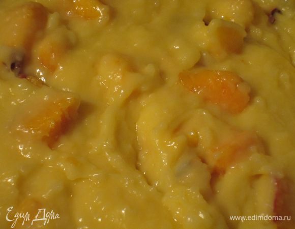 Добавить цедру лимона,персики и хорошо перемешать.Oстудить.