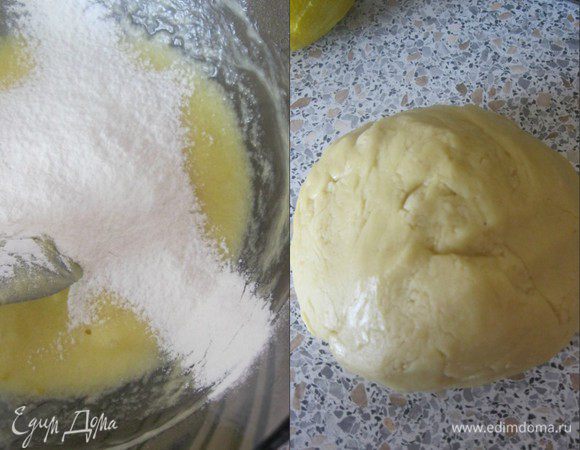 Понемногу добавить просеянную муку с содой и солью.
Замесить мягкое тесто.
Оно будет немного липковатым, но муки больше не нужно.
Для того, чтобы с тестом было удобно работать, положить на полчаса в холодильник.